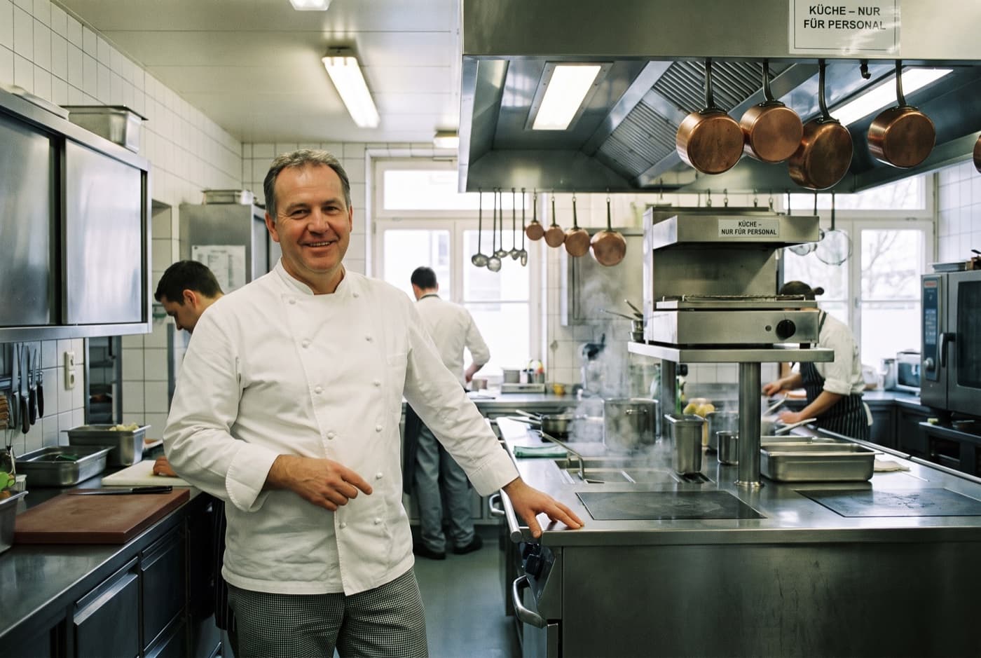 Koch in der Küche eines Restaurants