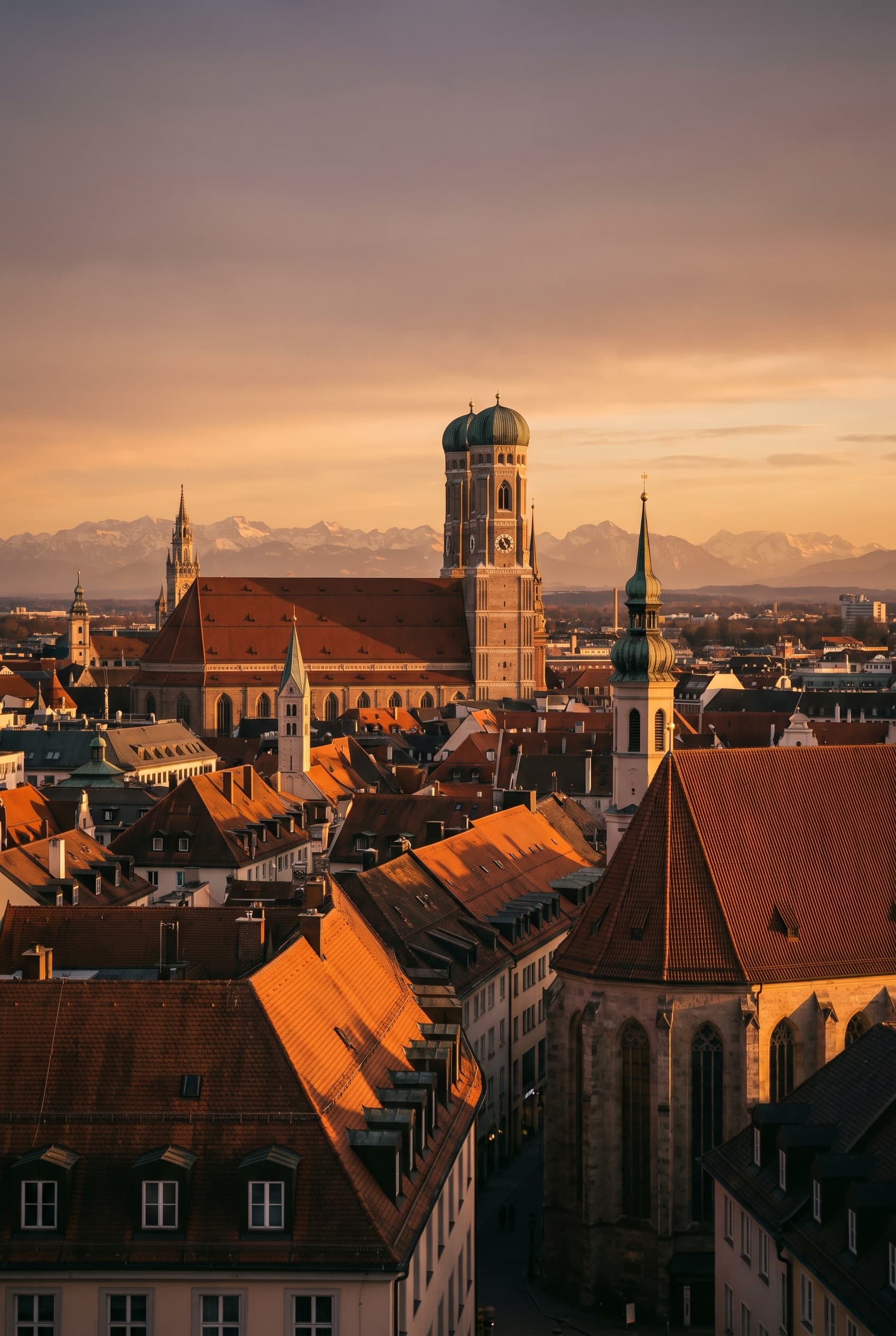 Blick auf die Münchner Frauenkirche und die Altstadt